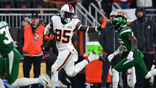 Dec 28, 2023; Cleveland, Ohio, USA; Cleveland Browns tight end David Njoku (85) runs with the ball after a catch against the New York Jets during the first half at Cleveland Browns Stadium.